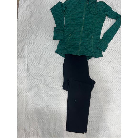 Lululemon Set: Define Jacket Sz 6, Black Capris Sz 4 & Shopping Bag - Picture 3 of 17